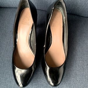 Vince Cumoto black patent pumps